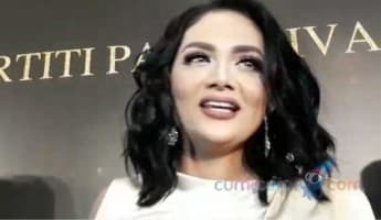 Jualan Lipstik, Krisdayanti Saingi Aurel Hermansyah?